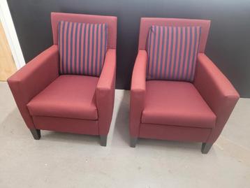 2 rode fauteuils stof 2 stuks €18,- beschikbaar voor biedingen