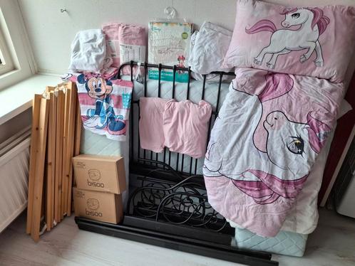 Zwart metalen meegroeibed inclusief beddengoed enzo., Kinderen en Baby's, Kinderkamer | Bedden, Zo goed als nieuw, 180 cm of meer