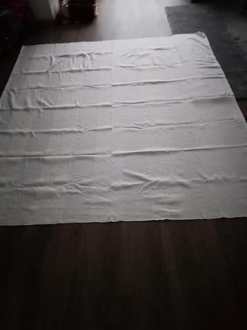 SPREI IS WIT VAN KLEUR EN ZWARE KWALITEIT ZEER CHIC beschikbaar voor biedingen