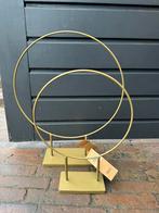 Nieuwe gouden ringen op voet, Huis en Inrichting, Woonaccessoires | Kransen, Ophalen of Verzenden, Zo goed als nieuw