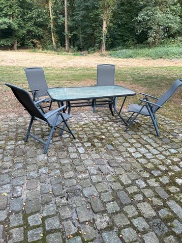 Tuinset met tafel en 4 stoelen beschikbaar voor biedingen
