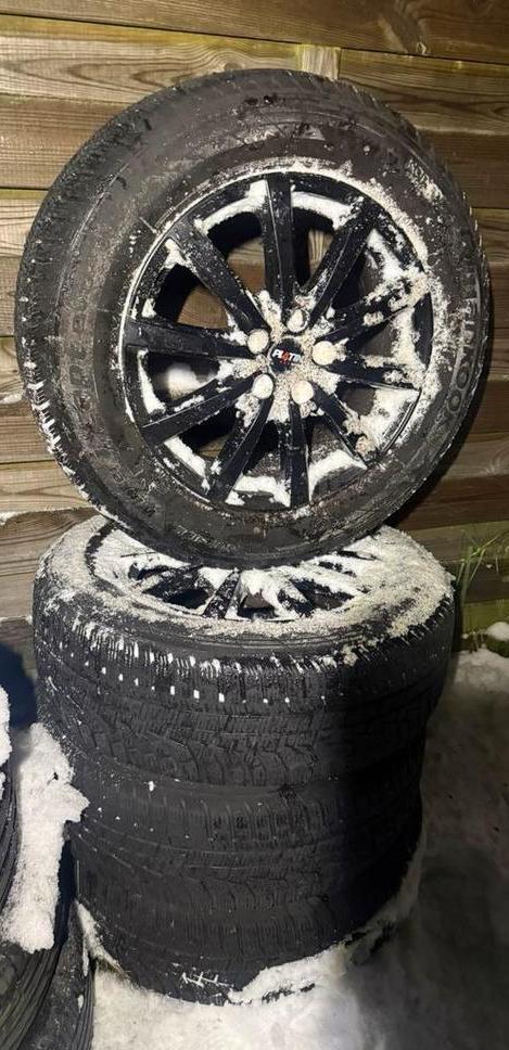 ️ ❄️ Set winterbanden op Lichtemetalen velgen 215/65R17 ., Auto diversen, Autosport-onderdelen, Ophalen