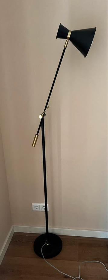Stalamp of bureau lamp beschikbaar voor biedingen