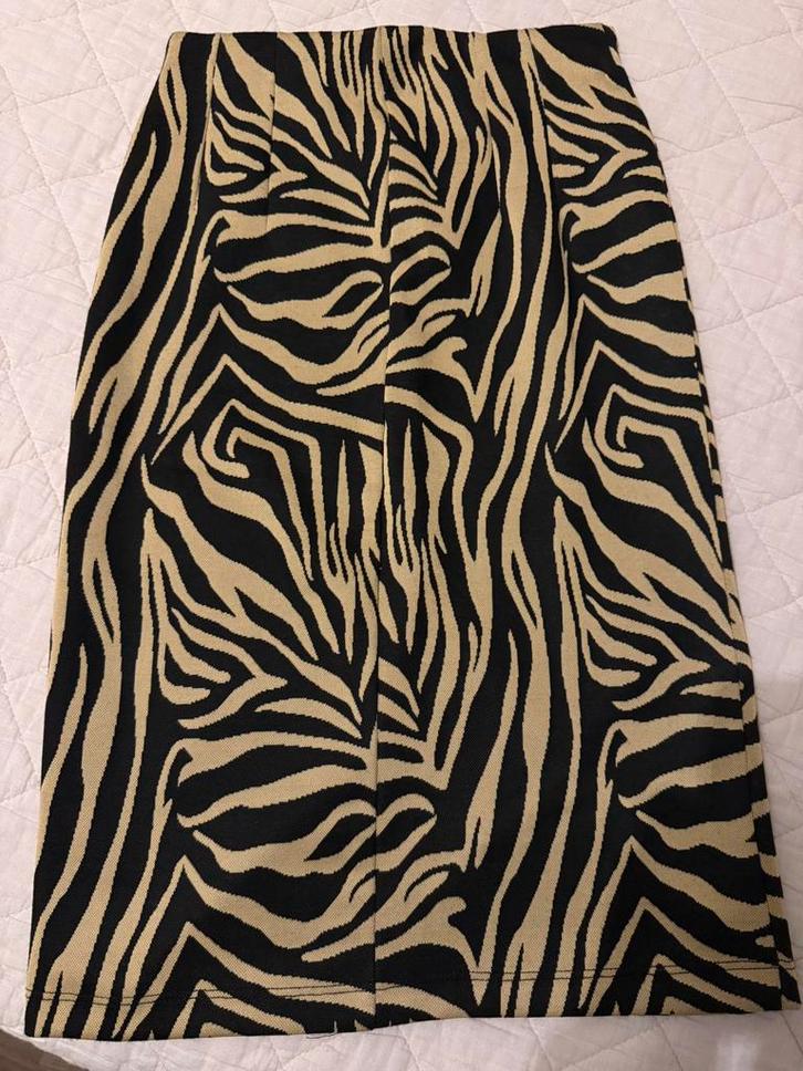 Zwart bruine dames rok met split. Mt.M., Kleding | Dames, Rokken, Zo goed als nieuw, Maat 38/40 (M), Zwart, Onder de knie, Ophalen of Verzenden