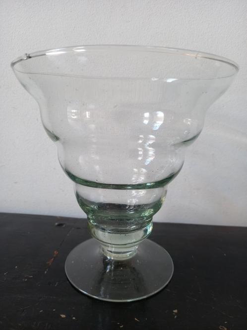 Vintage Art Deco model geribbelde voetvaas, Antiek en Kunst, Antiek | Glas en Kristal, Ophalen of Verzenden