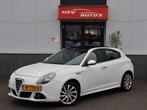 Alfa Romeo Giulietta 1.4 T Distinctive navi PANODAK org NL, Auto's, Voorwielaandrijving, Euro 5, Gebruikt, 4 cilinders