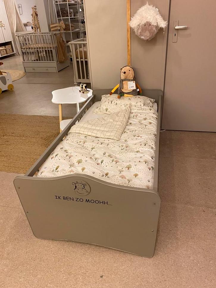 Peuterbed •Boooh• By Juffrouw Kwast, Kinderen en Baby's, Kinderkamer | Bedden, Zo goed als nieuw, 140 tot 160 cm, 70 tot 85 cm