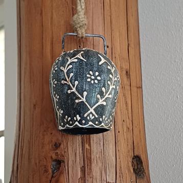 Handgemaakte geitenbel beschikbaar voor biedingen