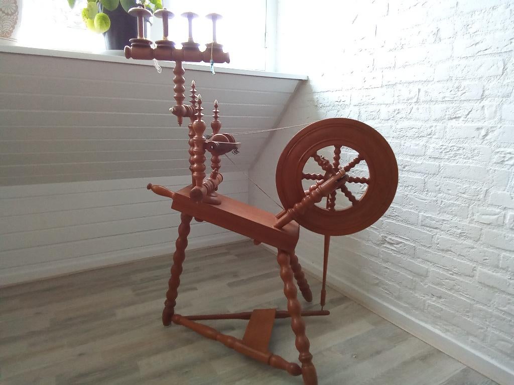 Saksisch klassiek spinnewiel, Ophalen, Gebruikt, Spinnewiel
