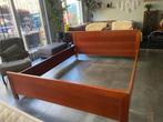 Bed ombouw 2 persoons 180 bij 220 mahonie, Gebruikt, Bruin, Tweepersoons, Ophalen of Verzenden