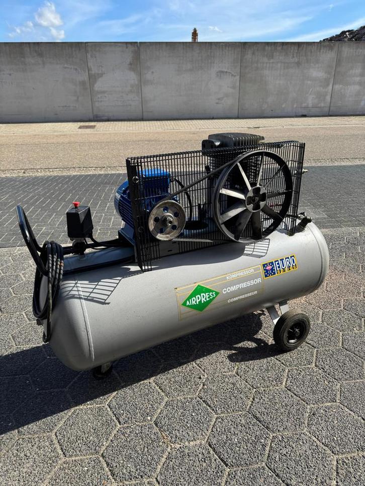Airpress HK 600-200 Zuigercompressor, Doe-het-zelf en Verbouw, Compressors, Gebruikt, 6 tot 10 bar, 25 tot 100 liter, 400 tot 800 liter/min
