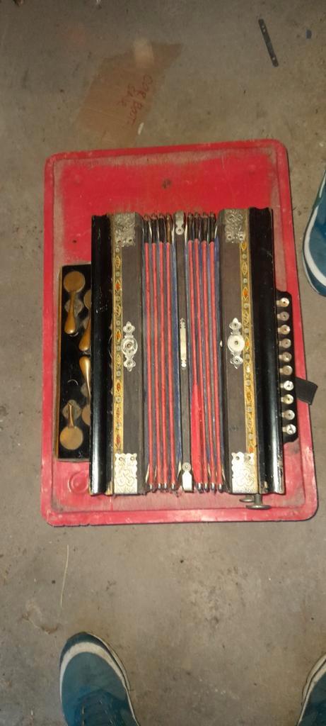 Oude Knopaccordeon - Opknapper/Verzamelaarsobject, Muziek en Instrumenten, Accordeons, Gebruikt, Knopaccordeon, Met riemen, Ophalen of Verzenden