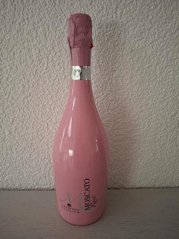 Moscato Rosé, cavatina premium beschikbaar voor biedingen
