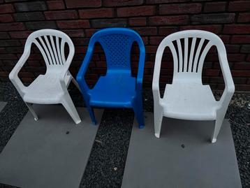 3x Stapelbare Kinderstoelen - Blauw & Wit beschikbaar voor biedingen