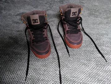 DC hoge herenschoen echt leer, warm. Maat 40,5 beschikbaar voor biedingen