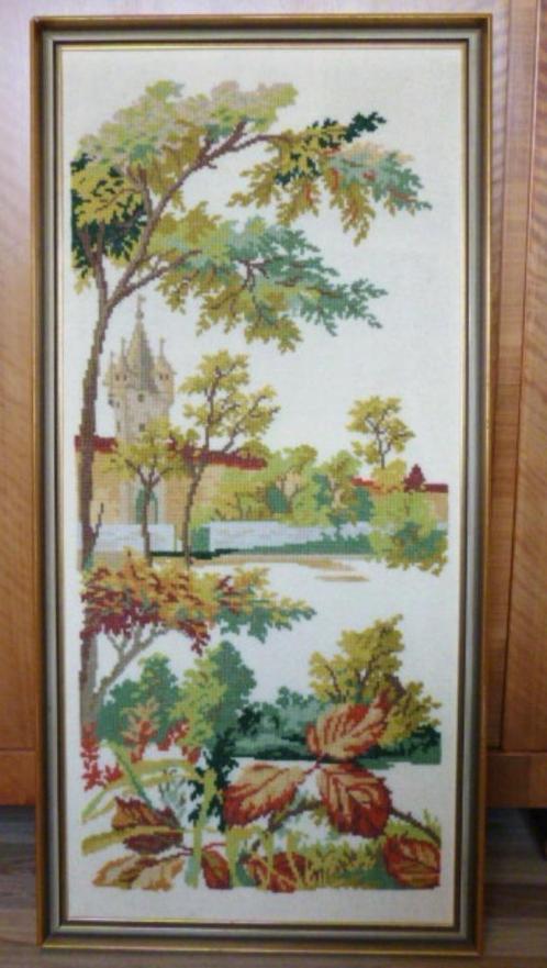 Geborduurd schilderij landschap kasteel brocante handgemaakt, Huis en Inrichting, Woonaccessoires | Schilderijen, Tekeningen en Foto's