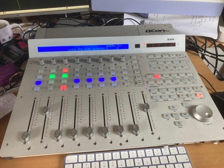 Icon Qcon Pro, Muziek en Instrumenten, Mengpanelen, Zo goed als nieuw, 20 kanalen of meer, Microfooningang, Ophalen of Verzenden