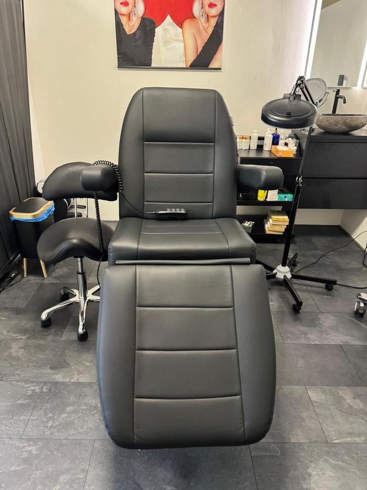 Behandelstoel 4 motoren zwart, Tabouret, louplamp,, Sport en Fitness, Massageproducten, Zo goed als nieuw, Massagestoel of Kussen