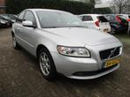 Volvo S40 1.8 Edition I AIRCO! LEER! CRUISE!, Voorwielaandrijving, 125 pk, Gebruikt, 4 cilinders