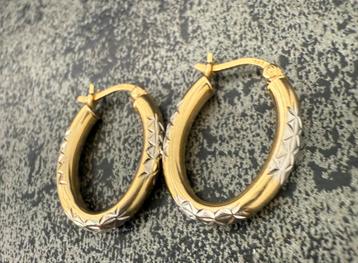 Prachtige 14 karaat gouden oorbellen beschikbaar voor biedingen