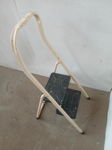 Inklapbare Keukentrap 2 Tredes beschikbaar voor biedingen