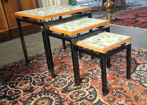 Mimi set nest tafels set van drie met mozaiek
 '70, Huis en Inrichting, Tafels | Sidetables, Gebruikt, 25 tot 50 cm, Vierkant