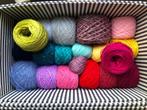 Restjes wol/ garen regenboog diverse kleuren, Verzenden, Gebruikt, Breien of Haken, Wol of Garen