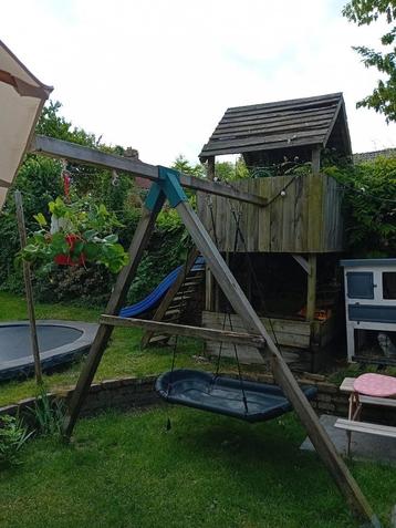 speelhuis hout met schommel en glijbaan beschikbaar voor biedingen