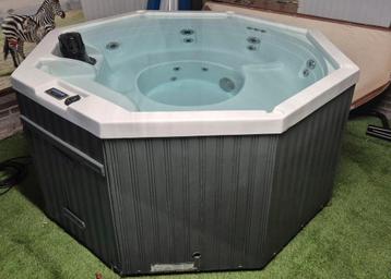 Jacuzzi led verlichting 6 persoons 🏊‍♀️ beschikbaar voor biedingen