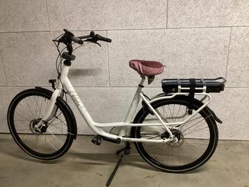 Stella Mamafiets + Kinderzitje (Nieuw) beschikbaar voor biedingen