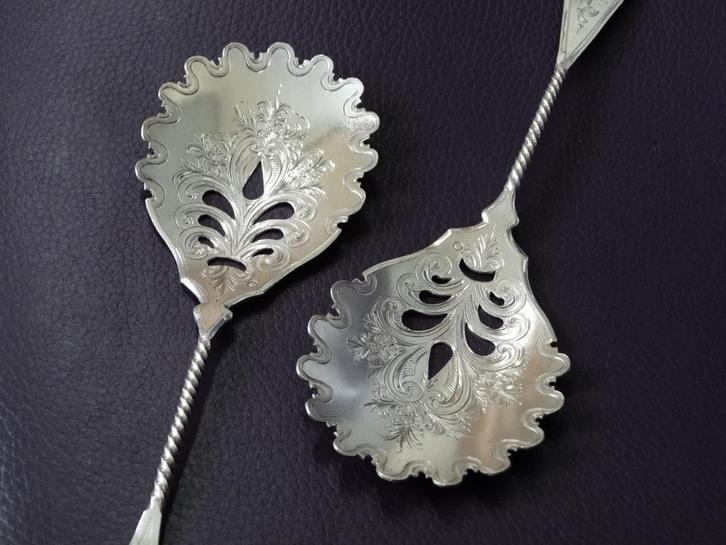 Set zilveren scheppen, dienscheppen zilver 19e eeuw, repouse, Antiek en Kunst, Antiek | Goud en Zilver, Zilver, Verzenden