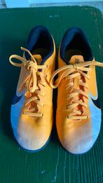 Nike zaalschoenen maat 37,5, Maat XS of kleiner, Ophalen of Verzenden, Gebruikt, Schoenen
