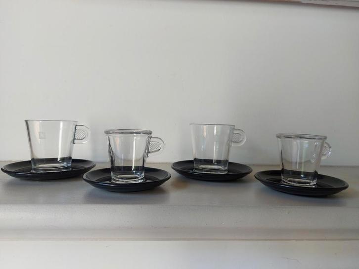 2 Nespresso Lungo en 2 Nespresso Espresso kop en schotels, Huis en Inrichting, Keuken | Servies, Kop(pen) en/of Schotel(s), Overige stijlen