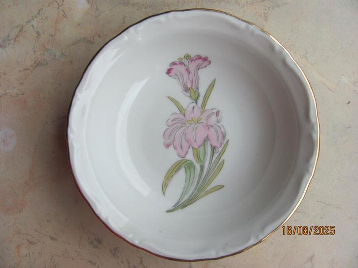 VINTAGE wit PORSELEIN bloemen SCHAALTJE kommetje ø 13 cm, Antiek en Kunst, Antiek | Servies los, Ophalen of Verzenden