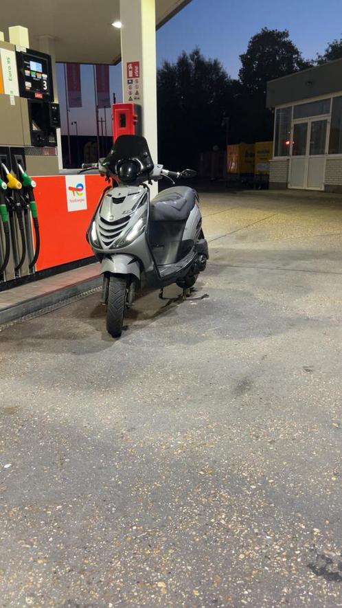 50 cc 4 takt piaggo zip, Fietsen en Brommers, Scooters | Piaggio, Gebruikt, Zip, Benzine, Ophalen