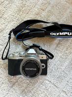 Olympus OM-D E M10 Mark III zilver incl standaard lens., Audio, Tv en Foto, Fotocamera's Digitaal, Ophalen, Zo goed als nieuw