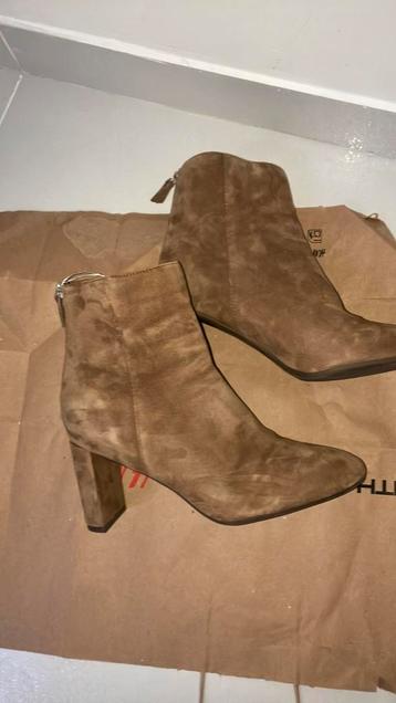 Suede enkellaarsjes 38 beschikbaar voor biedingen