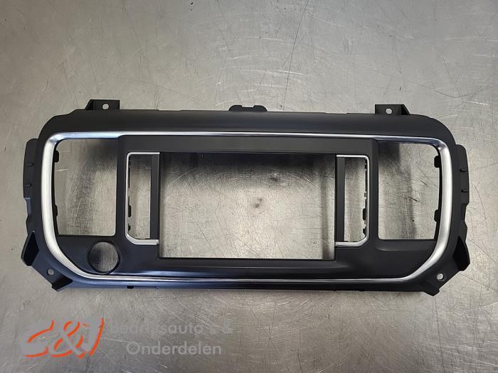 Radio omlijsting van een Peugeot Expert, Gebruikt, -, -, Ophalen of Verzenden