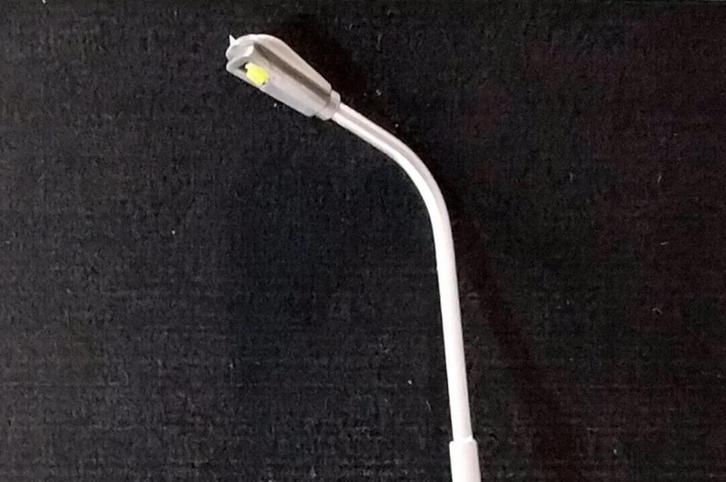 90909 Moderne LED straatlantaarn 1:100 / 1:87, Hobby en Vrije tijd, Modeltreinen | H0, Nieuw, Overige typen, Gelijkstroom, Overige merken