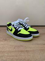 Air Jordan 1 Low SE GS Volt Zwart, Kleding | Heren, Schoenen, Overige kleuren, Verzenden, Sportschoenen, Zo goed als nieuw