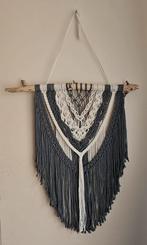 Handgemaakte macramé wandkleed (donkergrijs  / wit), Huis en Inrichting, Ophalen of Verzenden, Nieuw