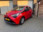 Toyota Aygo 1.0 Vvt-i 72pk 5D 2018 Rood, Voorwielaandrijving, Euro 6, 4 stoelen, Origineel Nederlands