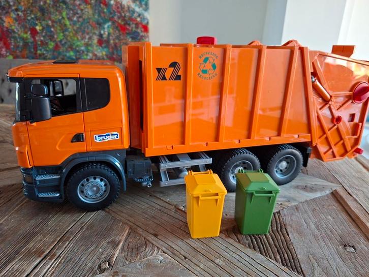 Bruder Vuilniswagen Oranje, Kinderen en Baby's, Speelgoed | Speelgoedvoertuigen, Zo goed als nieuw, Ophalen of Verzenden