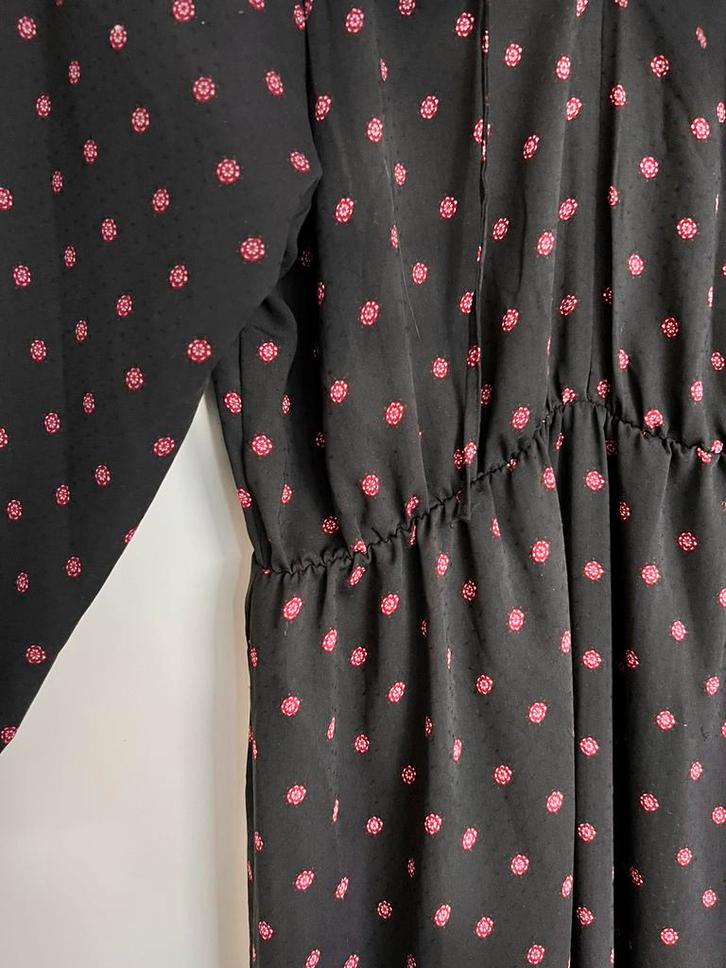 Lange jurk elastische taille zwart bloemen stippen Monki, Kleding | Dames, Jurken, Zo goed als nieuw, Maat 36 (S), Zwart, Onder de knie