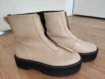 Laarsjes plateauzool beige met rits dames maat 36 beschikbaar voor biedingen