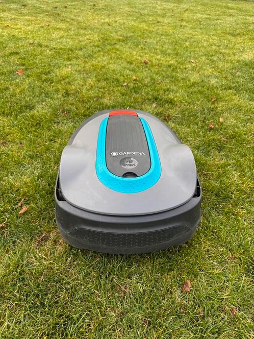 Gardena Smart Sileno City Robotmaaier, Garage + install kit, Tuin en Terras, Robotmaaiers, Gebruikt, 20 tot 25 cm, Met regensensor