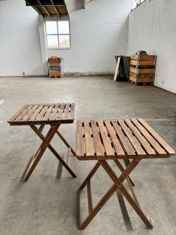 houten terras tafel beschikbaar voor biedingen