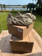 YZY FOAM RNR GV6840 YEEZY maat 44 1/2 / 10, Ophalen of Verzenden, Nieuw, Overige kleuren