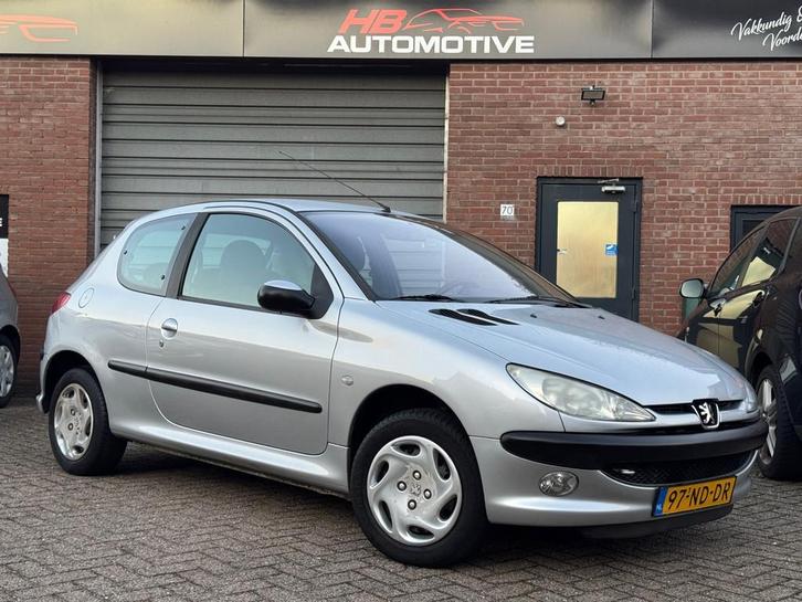 Peugeot 206 1.4 XT AUTOMAAT / NAP / AIRCO / CLIMA / EL RAMEN, Auto's, Peugeot, Bedrijf, Te koop, ABS, Airbags, Airconditioning