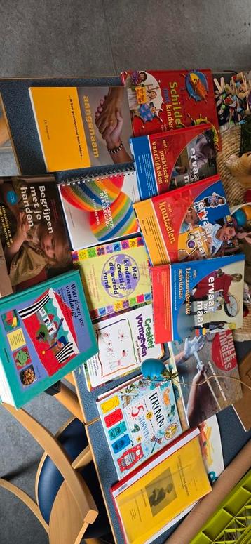 Diverse knutselboeken kinderen/gehandicapten beschikbaar voor biedingen